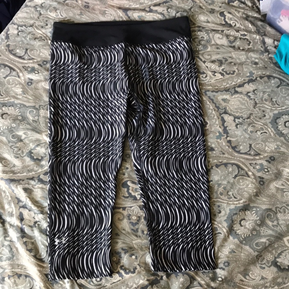 NEW Under Armour compression capris, size L